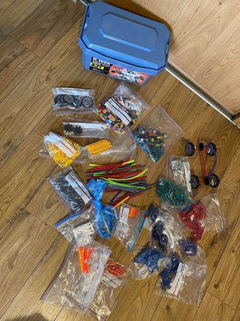1.2 kg of K’NEX, including micro K’NEX + storage box, STEM / engineering toy