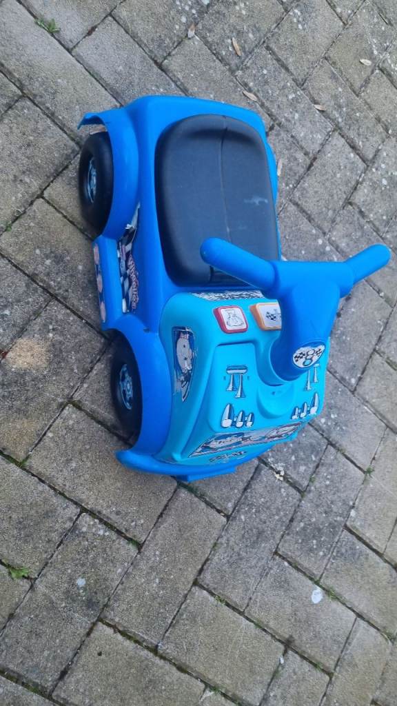 Toy car 