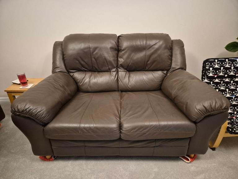 Brown Leather 3 and 2 Seater Sofas in Good Condition 
