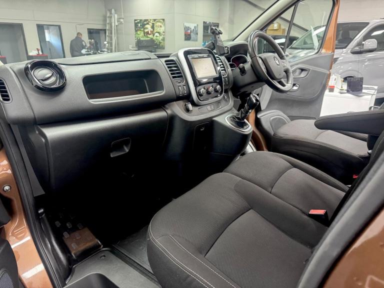 2020 Renault Trafic 2.0 dCi ENERGY 30 Sport Nav Crew Van LWB Euro 6 (s/s) 6dr WINDOW VAN Diesel M...