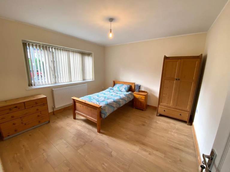 🏠** DSS HOUSING ** DOUBLE ROOM in LEEDS ** SOWOOD STREET, BURLEY, LEEDS LS4 2JZ **🏠