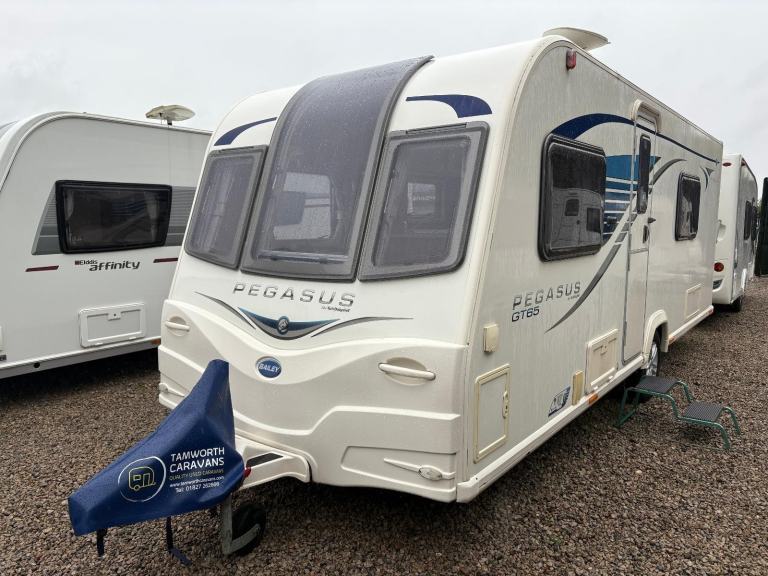 BAILEY PEGASUS VERONA - FIXED BED CARAVAN WITH END WASHROOM AND MOTORMOVER