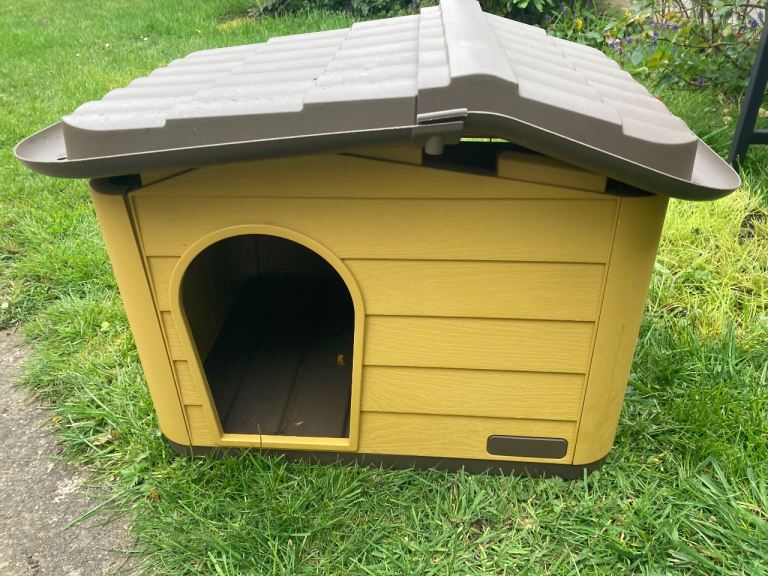 Outdoor cat house
