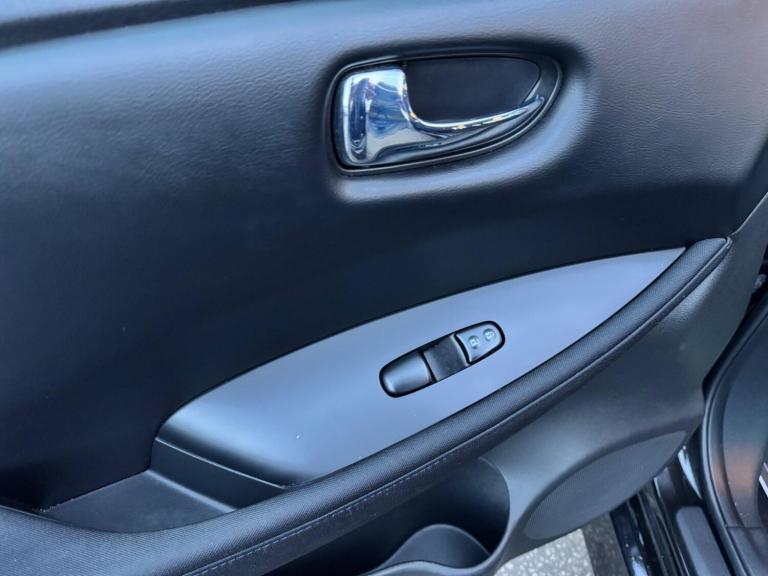  Nissan Leaf 40kWh Acenta Auto 5dr Electric Automatic