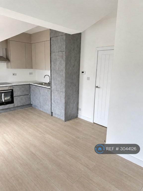 1 bedroom flat in Thornhill Road, Croydon, CR0 (1 bed) (#3044126)