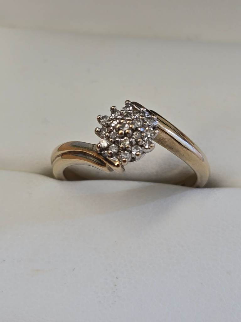 9CT GOLD TENSION SET DIAMOND TWIST
