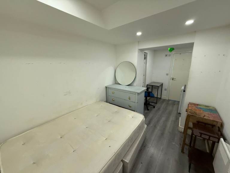 BENEFITS ACCEPTED - Studio Flat Available in Upper Clapton Hackney E5