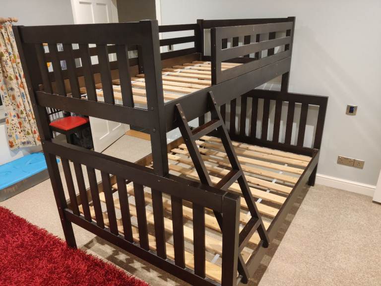 Wood Triple bunk bed in excellent condition!