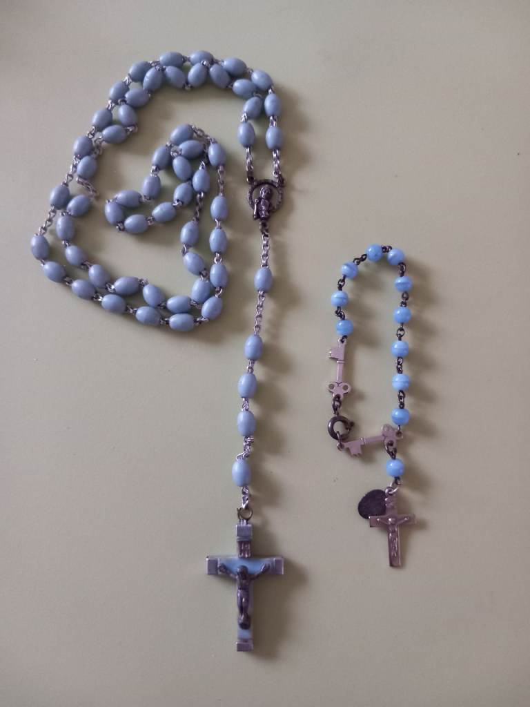 Necklace and bracelet.  Buyer to collect. 