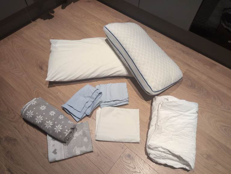 FREE -  Bedding and Pillows – Good Condition