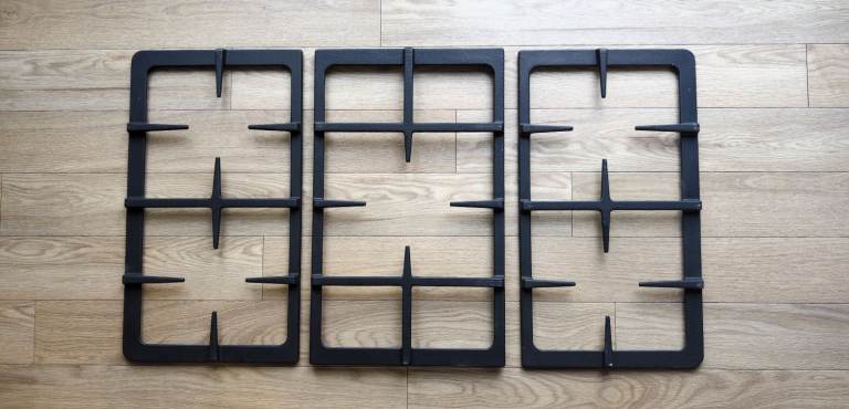 SMEG GENUINE CAST IRON OVEN PAN STANDS AND OVEN TRAYS FOR MODEL SUK91MFX9