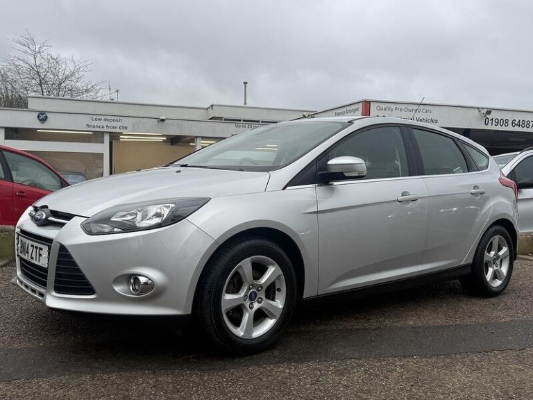 2014 Ford Focus 1.6 Zetec Navigator 5dr HATCHBACK PETROL Manual