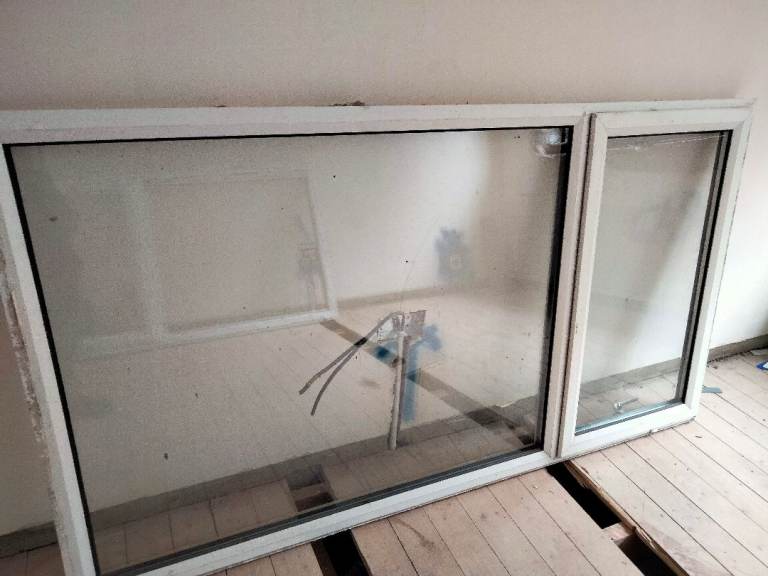 Bargain !  Now only 4  remaining white pvc windows house/ extension/garage/ mancave £40 each