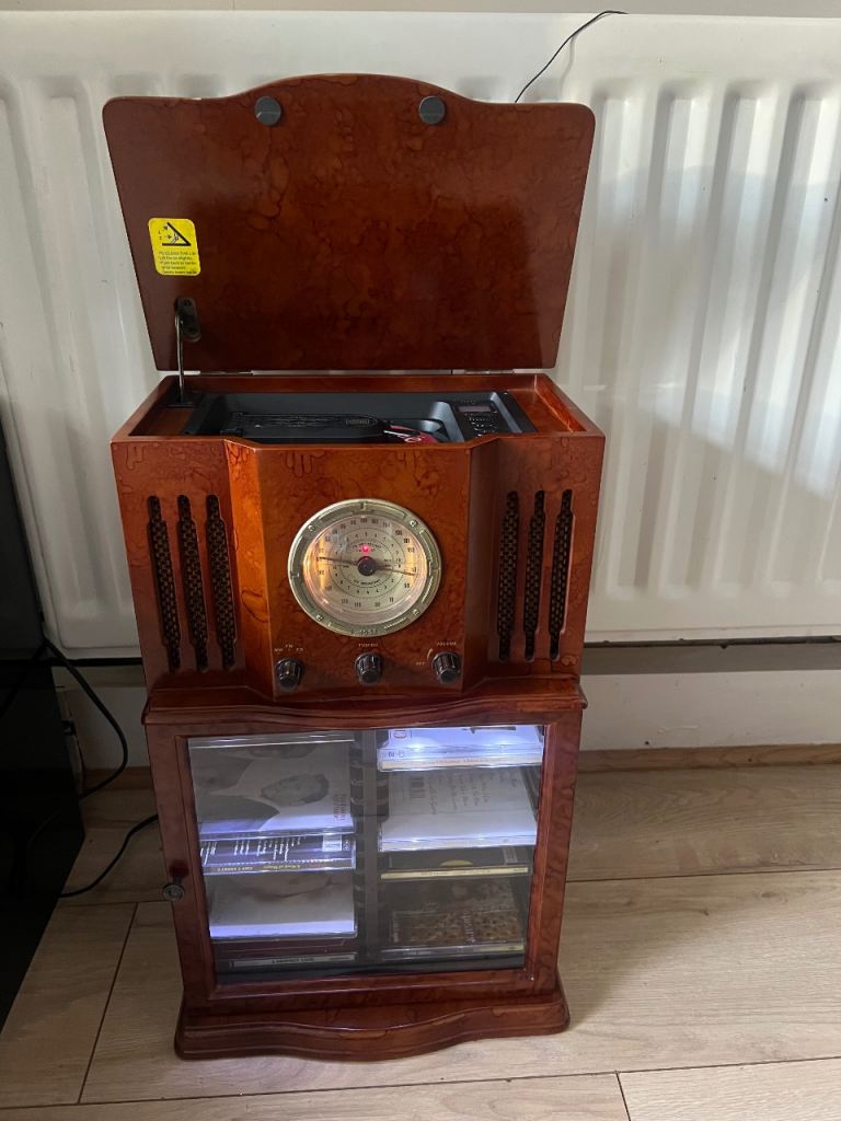 Wooden CD/RADIO FM/MW Player/Led Light/10 CD Included 