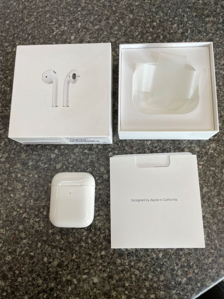 Apple AirPods 2nd generation with wireless charging case