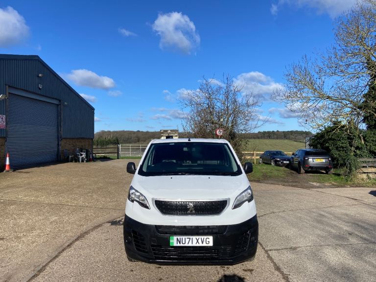 PEUGEOT ELECTRIC EXPERT AUTOMATIC. 2021/71. 1 OWNER.75KWH LONGER RANGE BATTERY.A/C APPLE PLAY