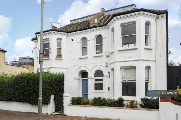 2 bedroom flat in Northcote Road, London, SW11 (2 bed) (#2908293)