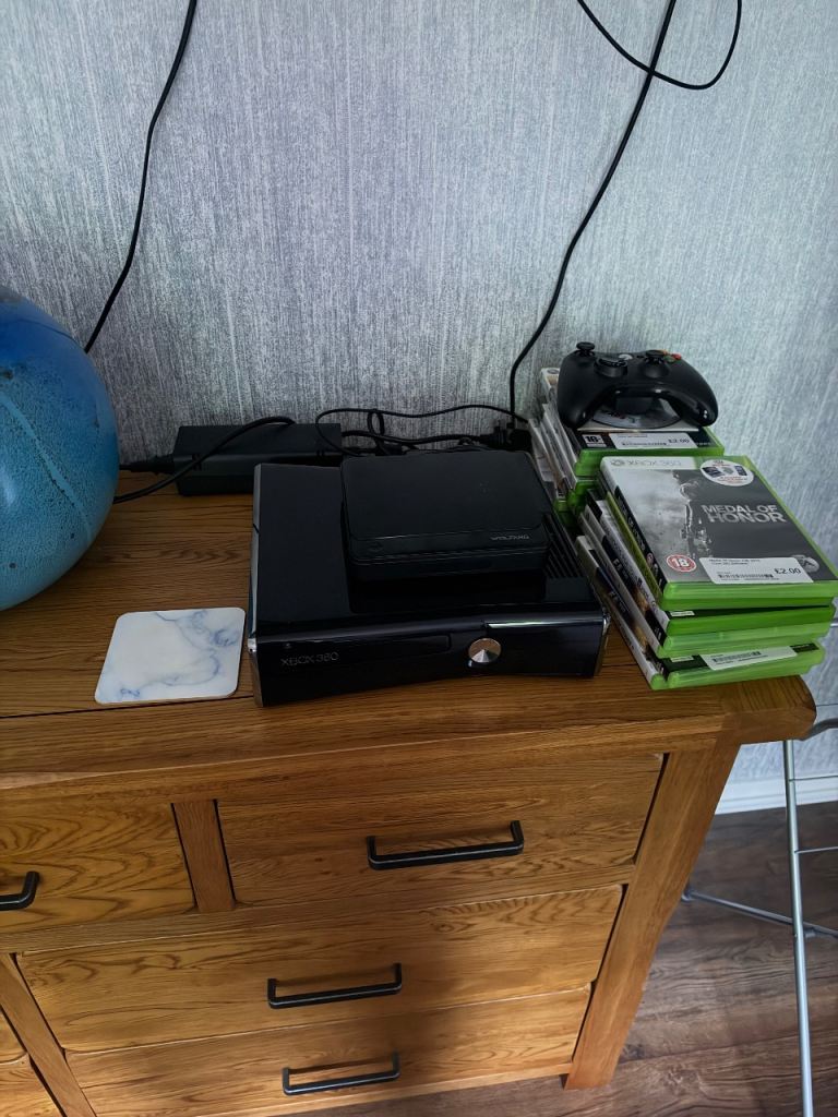 Xbox 360 with controller & 15 games 