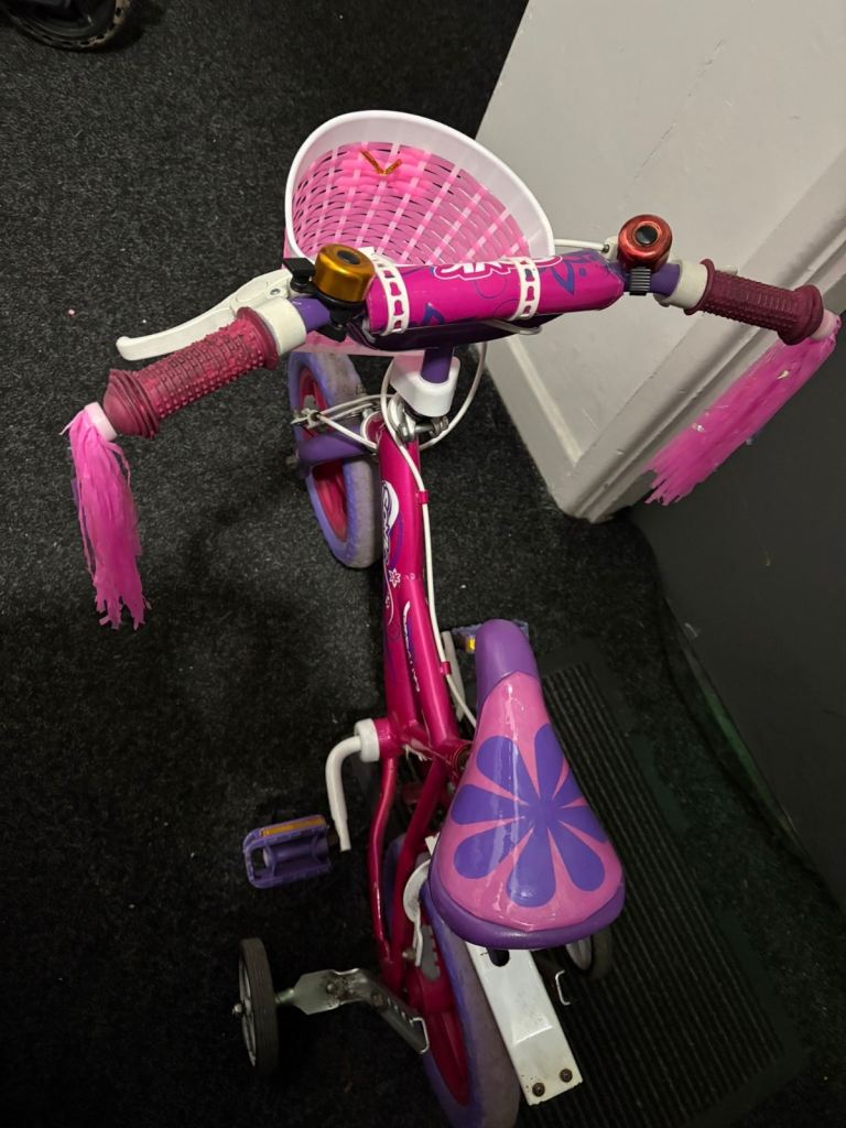 Girls Cycle in 25£