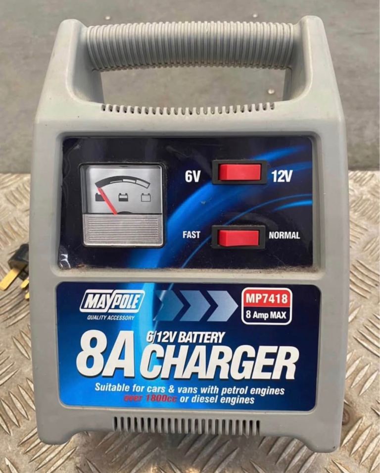 May pole 6-12volt battery charger like new