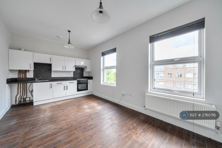 2 bedroom flat in Clarence Road, London, N22 (2 bed) (#2760716)
