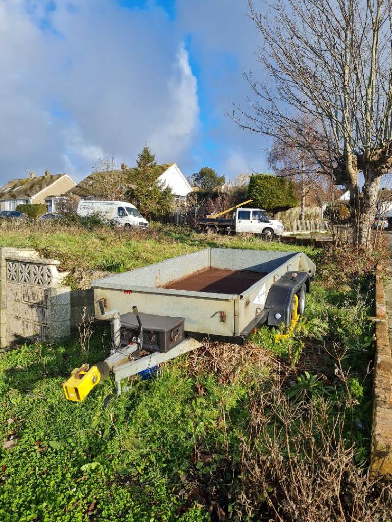 TRAILER  13FT I BELIEVE 