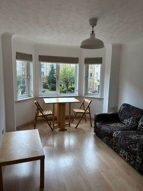 1 Bedroom Modern Flat in Easter Dalry Drive, Edinburgh, EH11 near to Haymarket