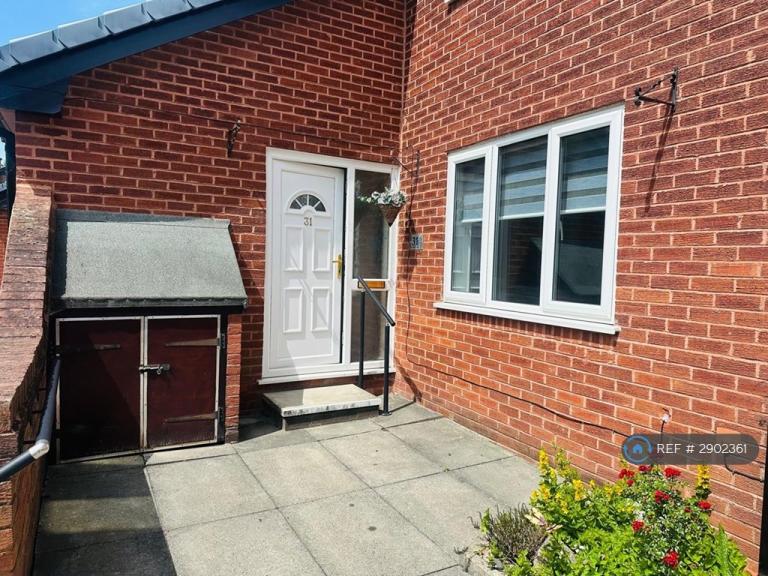 1 bedroom flat in Chapman Road, Fulwood, Preston, PR2 (1 bed) (#2902361)