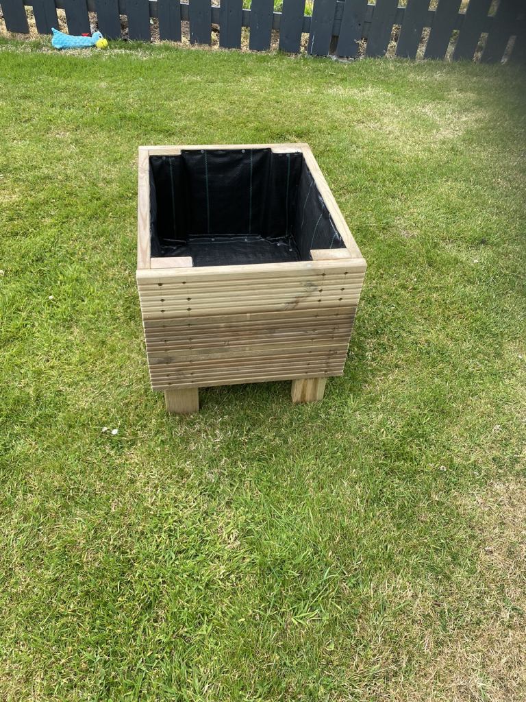 Small box planter
