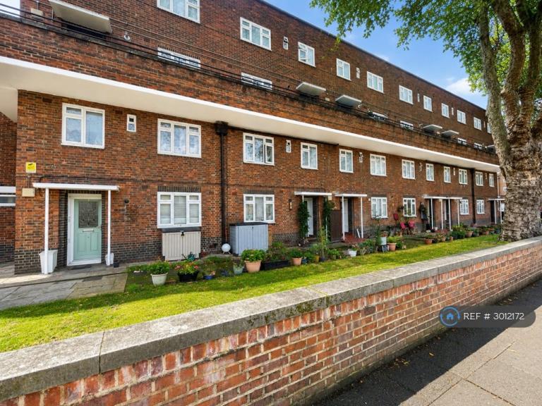 3 bedroom flat in Grasmere Court, London, SW13 (3 bed) (#3012172)