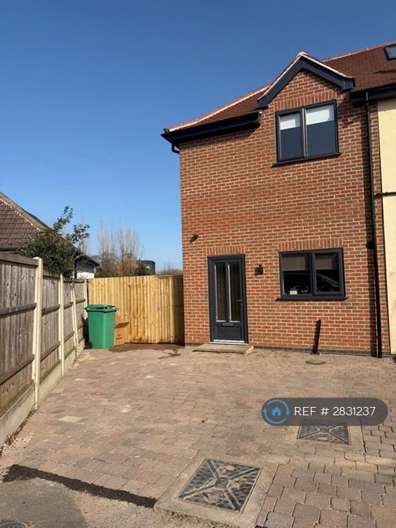 1 bedroom flat in Russell Drive, Nottingham, NG8 (1 bed) (#2831237)