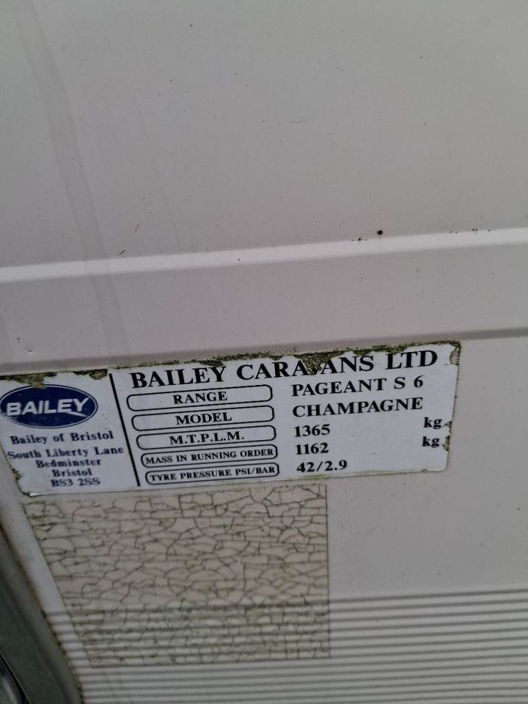 Bailey Pageant 6 Champagne