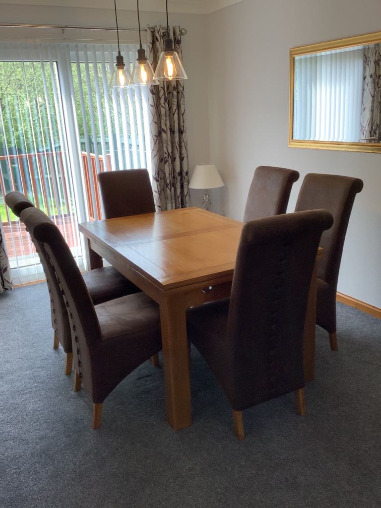 Extendable oak dining table and 6 chairs