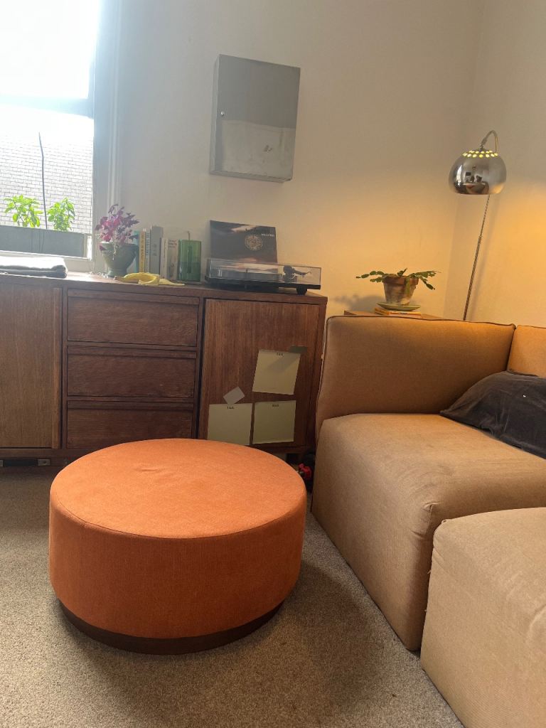 Beautiful condition salmon foot stall, 66 cm