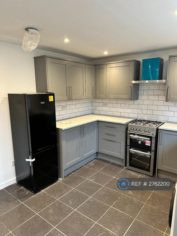 3 bedroom house in Hoy Drive, Manchester, M41 (3 bed) (#2762200)