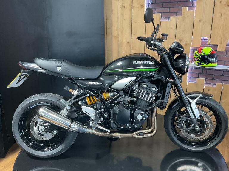 Kawasaki Z900RS 2021 just 2877 Miles! Stunning! Akrapovic! Ohlins Rear Shock!