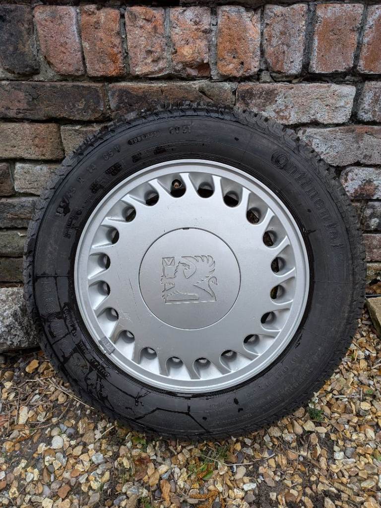 Vauxhall Astra/ Cavalier 14inch Alloy Wheel With Continental Tyre