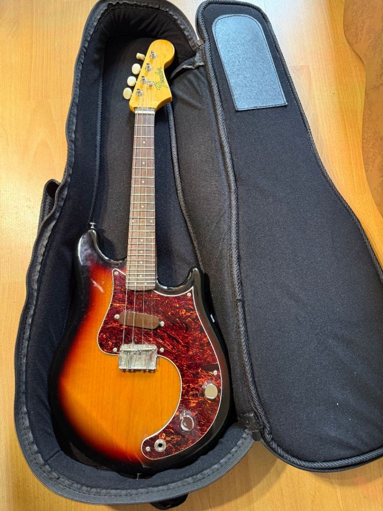 Fender Electric Mandocaster Mandolin with Gig Bag - Sunburst Finish