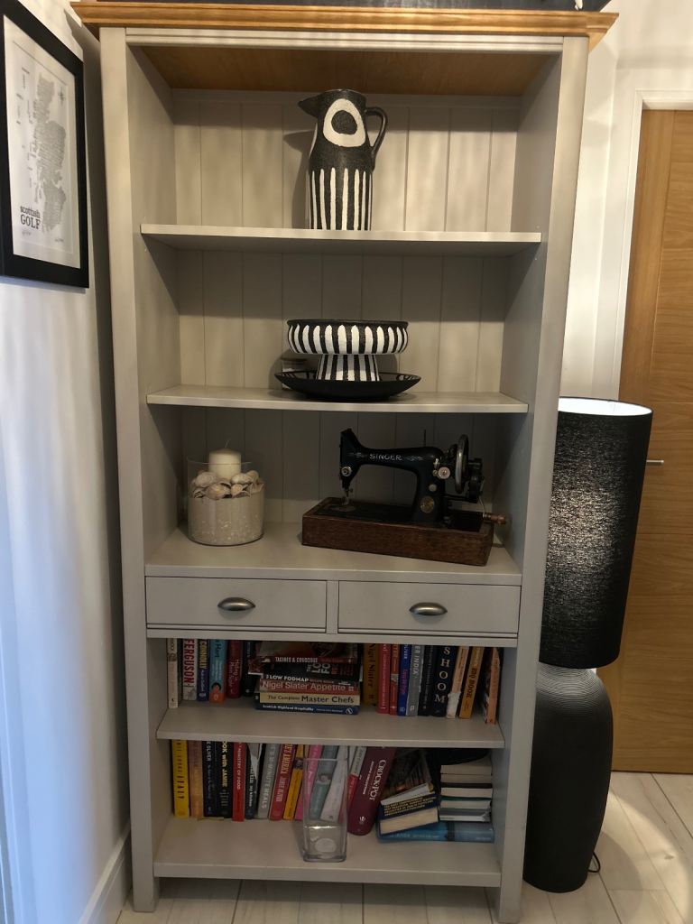 Dresser/bookcase
