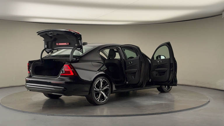 2023 Volvo S60 Plus Dark B5 (250 hp) Saloon Petrol/Electric Hybrid Automatic