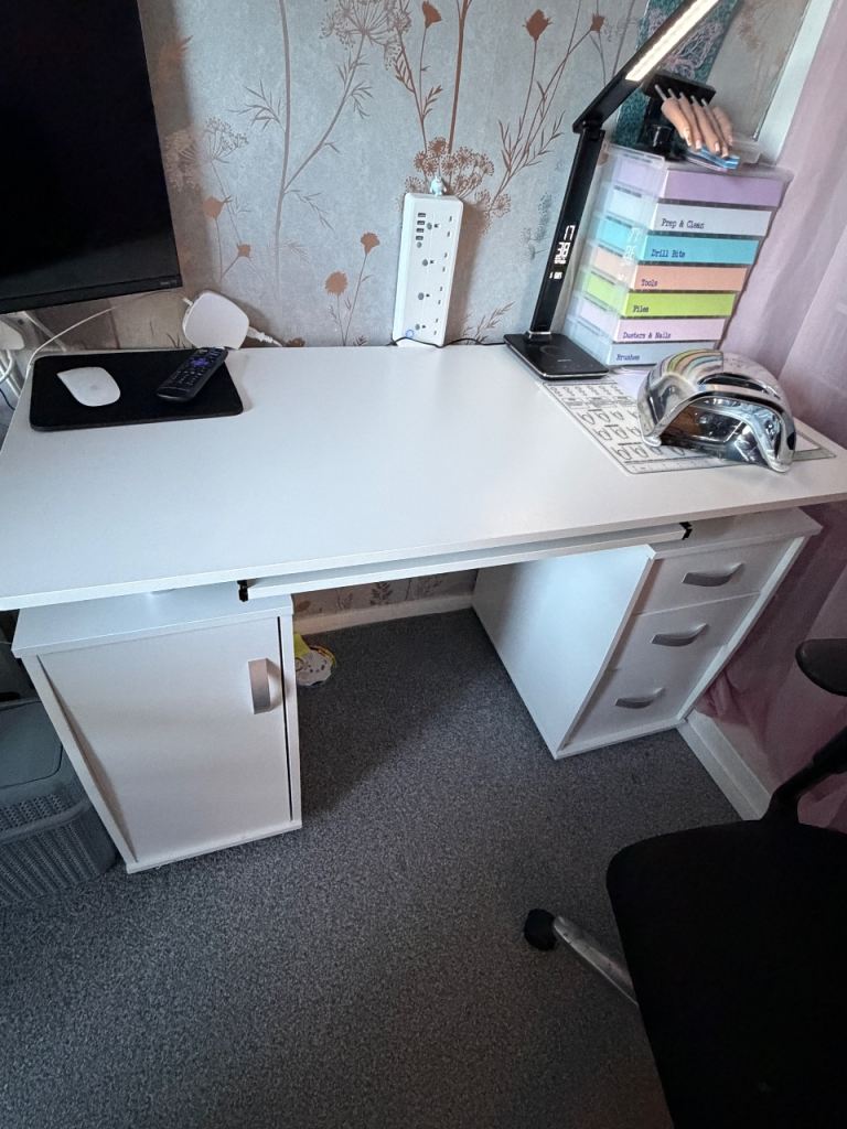 White desk 