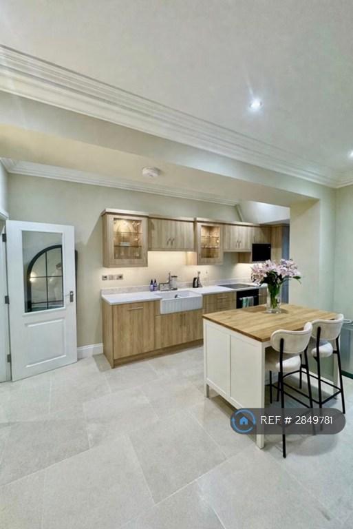 2 bedroom flat in Chesham St, London, SW1X (2 bed) (#2849781)