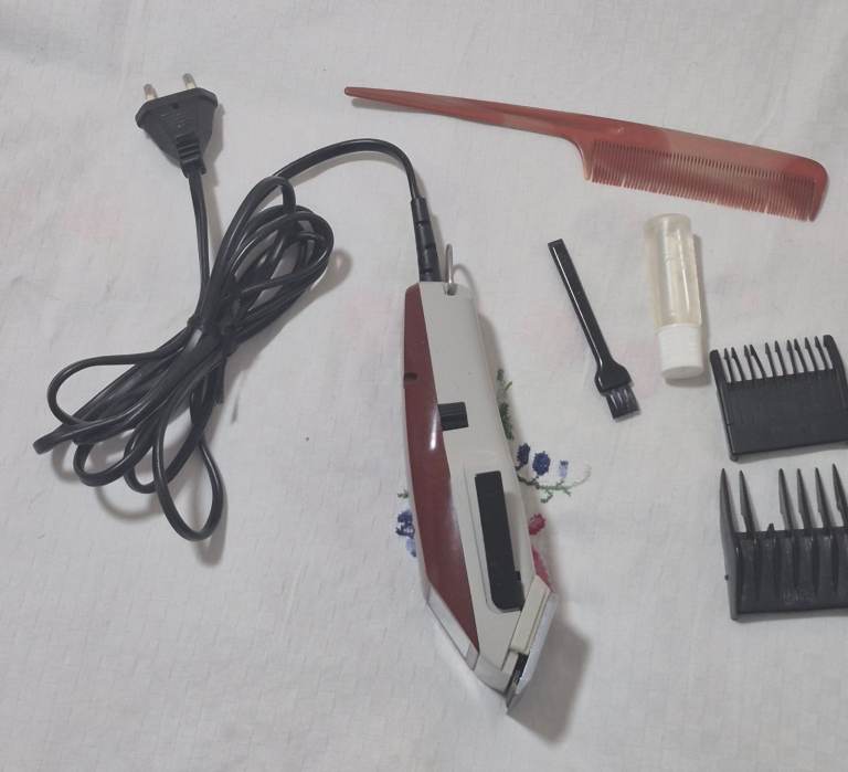 Electric Hair Clipper Set with Attachments – Good Condition