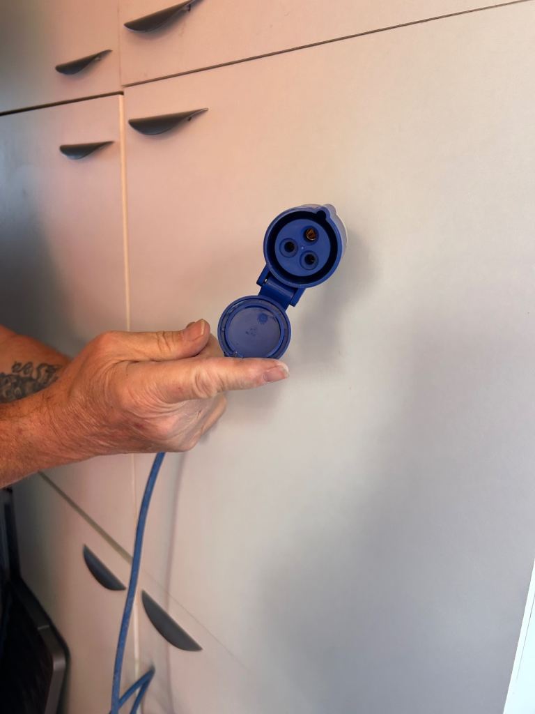 Caravan hook up lead
