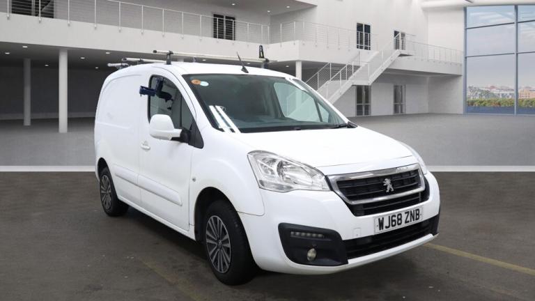 2018 Peugeot Partner 850 1.6 BlueHDi Professional - NO VAT TO PAY - SAT NAV - LOW MILES  PANEL VA...