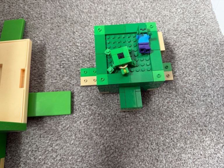 LEGO Minecraft Turtle Beach House Set 21254 – Good Condition