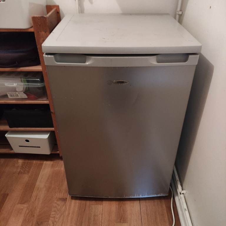 Small fridge 