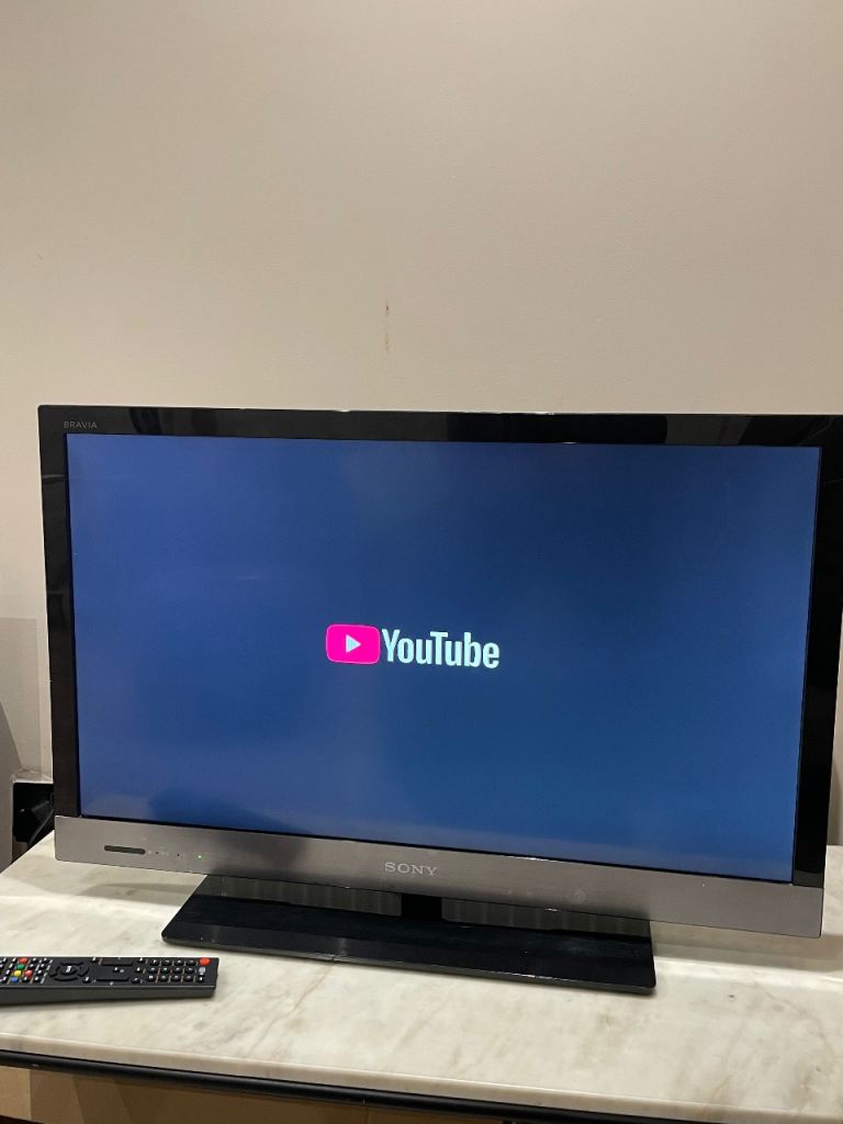 32 inch Smart TV + Brand New Fire stick