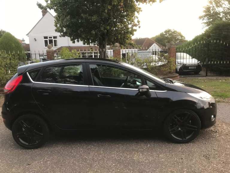 ULEZ FREE 2011 FORD FIESTA 1.4 ZETEC 10 MONTHS MOT DRIVES VERY WELL BARGAIN PRICE