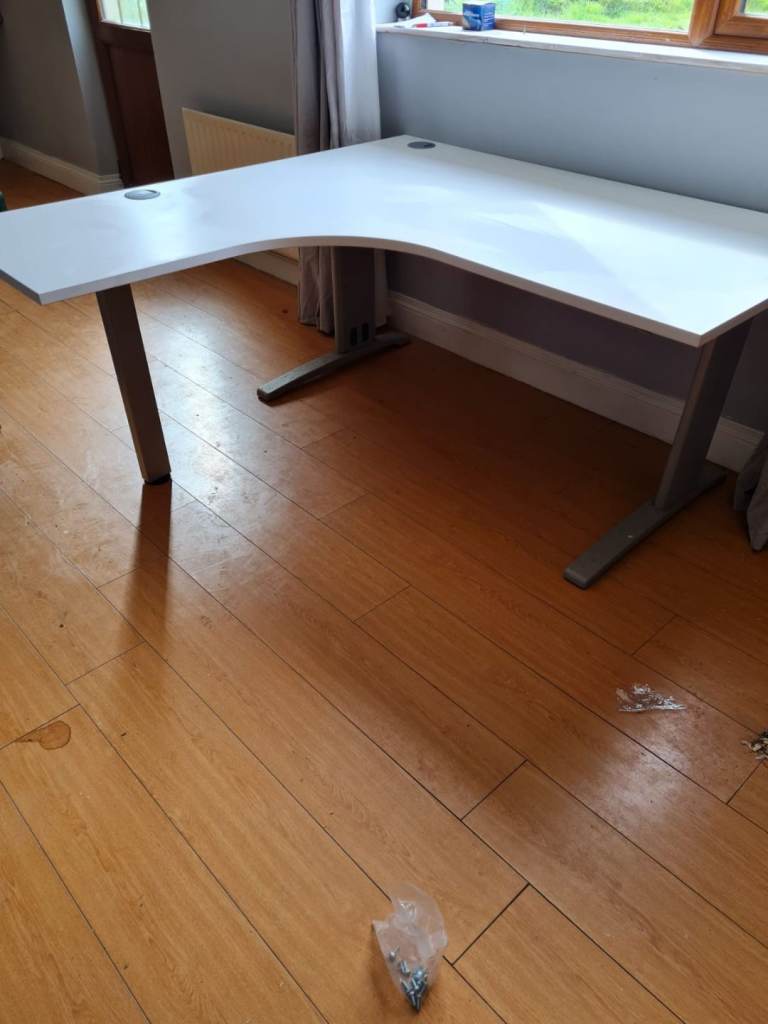 Extra size managers corner office desks 